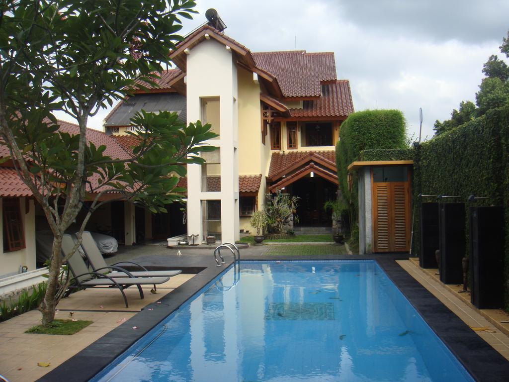 D Ajenk Boutique Guesthouse Kejayan Ngoại thất bức ảnh